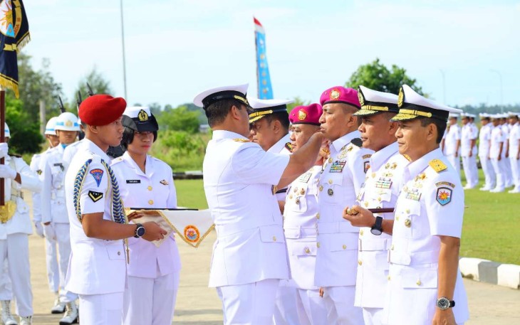 Pangkoarmada III Laksda TNI Hersan saat sertijab jabatan strategis, Senin (6/1/25)