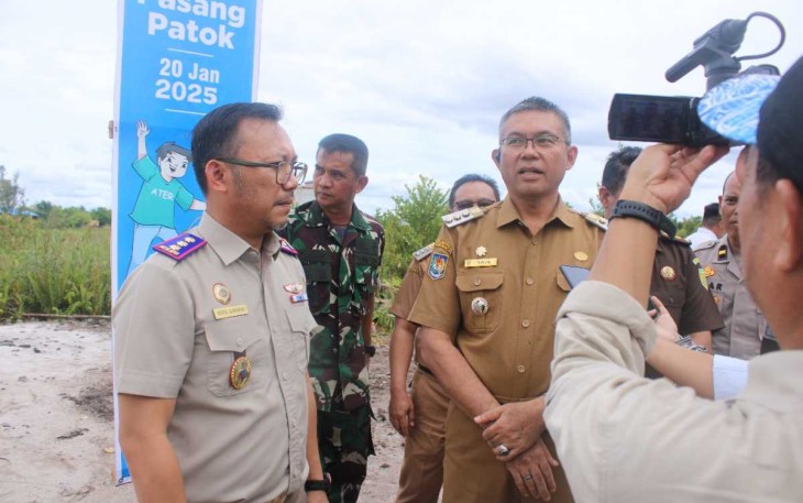 Kepala BPN Palangka Raya Indra Gunawan saat memberikan keterangan pers di lokasi launching Gemapatas 2025, Senin (20/1)
