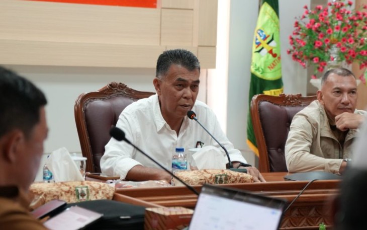 Bupati Natuna Serahkan DPA Tahun Anggaran 2025 ke OPD