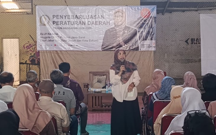 Bunda Elly Farida saat mensosialisasikan perda pelindungan perempuan di Twin N Mandala, Sukamaju, Cilodong, Depok, Selasa (25/2)