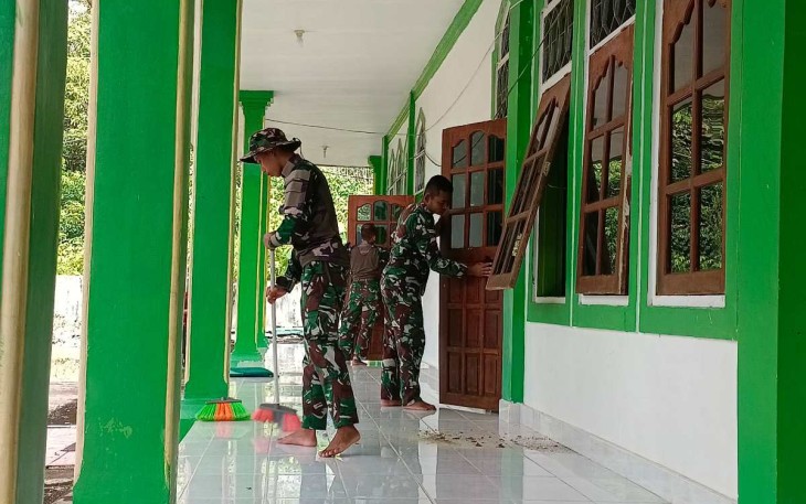 Bersihkan masjid menyambut ramadan