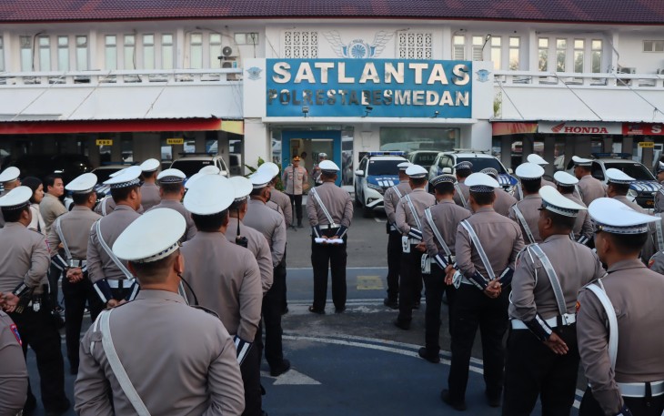 Kapolrestabes Medan Berikan Pengarahan Personil Polantas.
