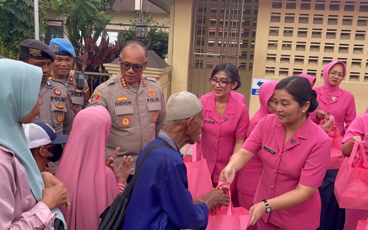 Pengurus Bhayangkari Cabang Kota Medan Berbagi Takjil di Bulan Ramadan 1446 H