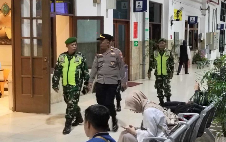 Pengamanan arus mudik lebaran di stasiun Madiun