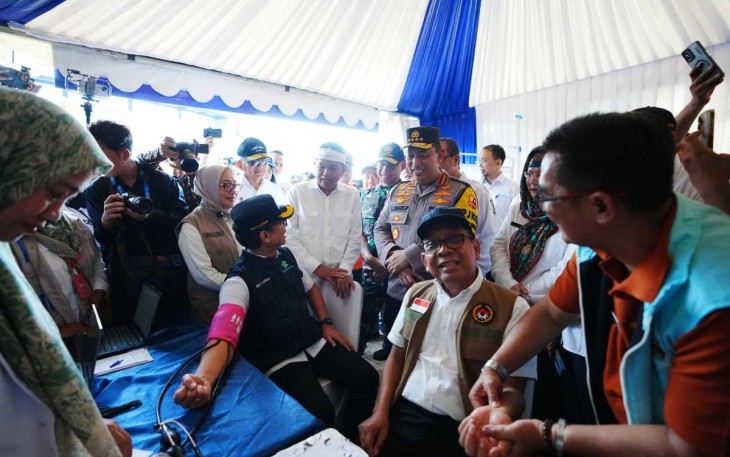 Kapolri Jenderal Listyo Sigit Prabowo saat meninjau pelayanan masyarakat di rest area KM 57