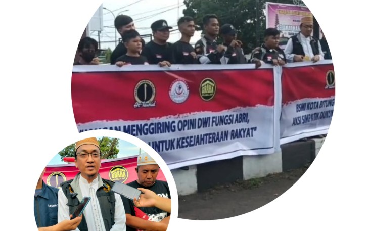 BSMI Kota Bitung saat menggelar orasi dukungan terhadap RUU yang di rangkaikan dengan pembagian takjil kepada pengendara motor dan roda empat