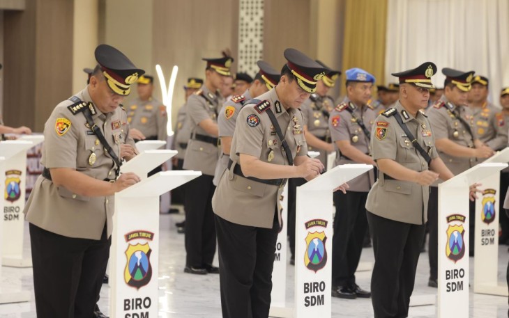 Sertijab Kabid Humas Polda Jatim, Senin (14/4)
