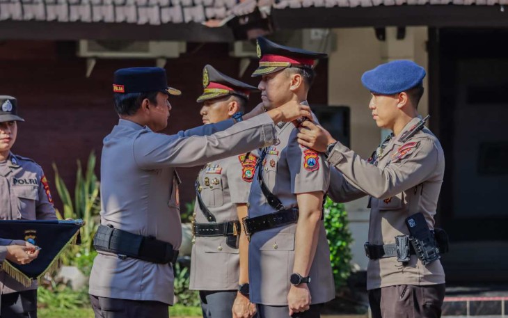 Kapolda Jatim Irjen Pol Nanang Avianto saat sertijab Kapolres Jember, Rabu (16/4)