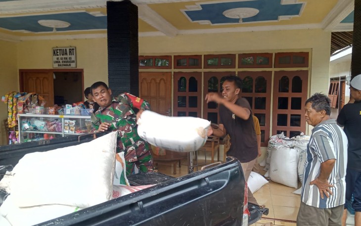 TNI Selalu Kawal Proses Serapan Gabah di Pacitan