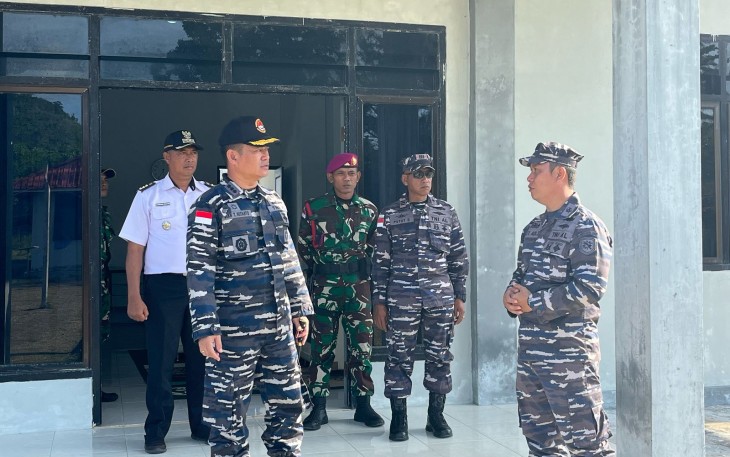 Komandan Pangkalan Tentara Nasional IndonesiaAangkatan Laut (Danlanal Ranai) Natuna, Kolonel Laut (P) Dian Tri Hutanto secara langsung memimpin kegiatan Operasi Patroli Keamanan Laut Terbatas (Ops Kamlatas) bersama Kapal TNI AL (KAL) Sengiap di perairan Laut Natuna Utara, Kamis (24/04/2025)