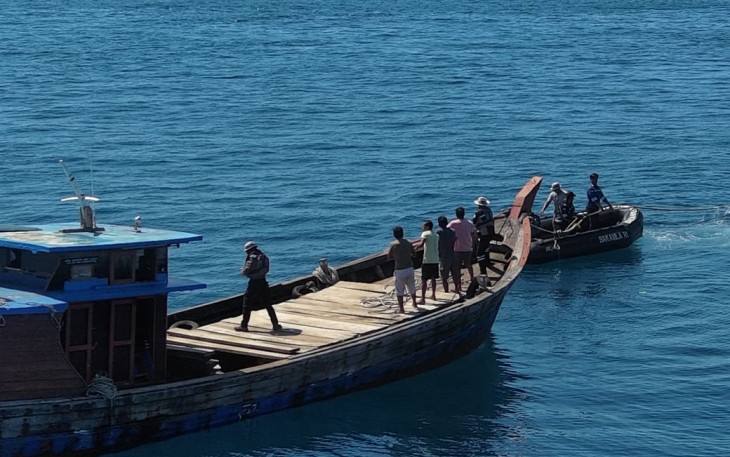Bakamla RI Gagalkan Dugaan Penyelundupan Pasir Timah di Kepulauan Lingga