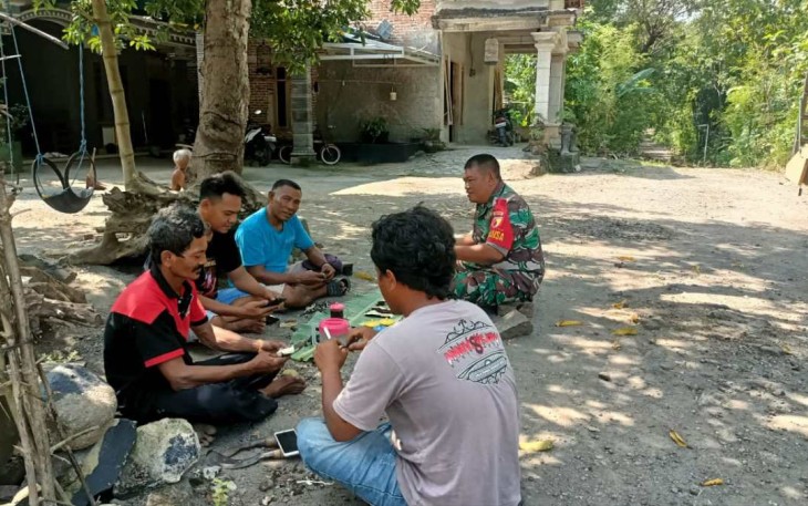Komsos Babinsa bersama warga binaannya