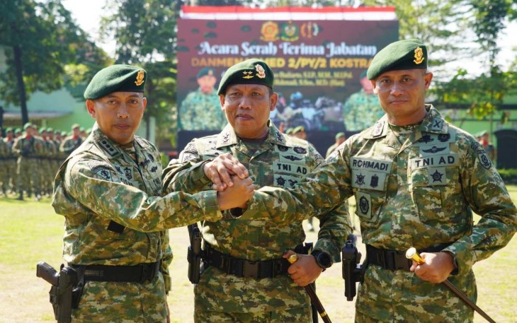 Pangdivif 2 Kostrad Mayjen TNI Susilo foto bersama Danmenarmed 2 Kostrad usai sertijab, Senin (5/5)