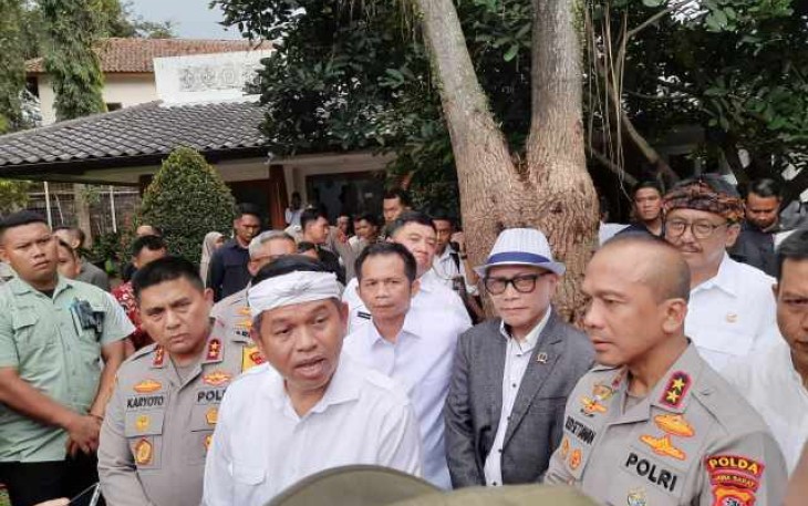 Kapolda Jabar Irjen Pol Rudi Setiawan bersama Gubernur Jabar Dedi Mulyadi di Bandung, Jum'at (16/5)
