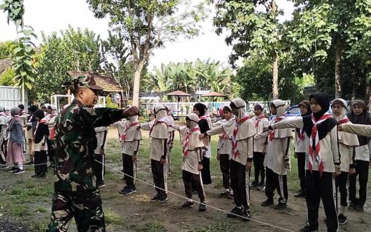 Pelatihan Baris berbaris siswa wilayah desa binaan 