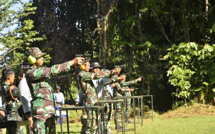 Latihan menembak prajurit Koarmada III 