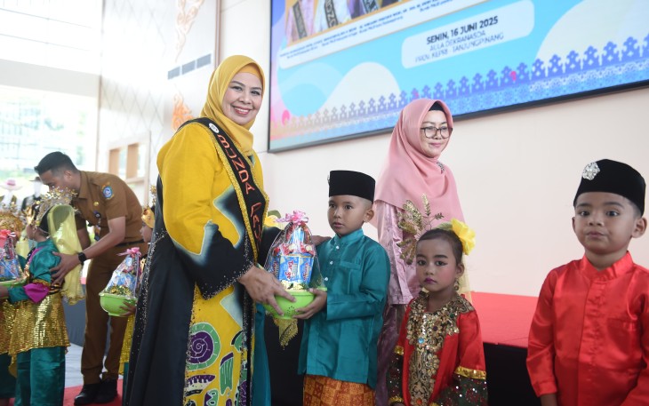 Bunda PAUD Kepri Dewi Ansar Lantik Bunda PAUD Kabupaten/Kota se-Kepri Periode 2025–2030