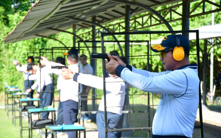 Komandan dan Pejabat Utama Puspenerbal Refresing Kemampuan Menembak Pistol