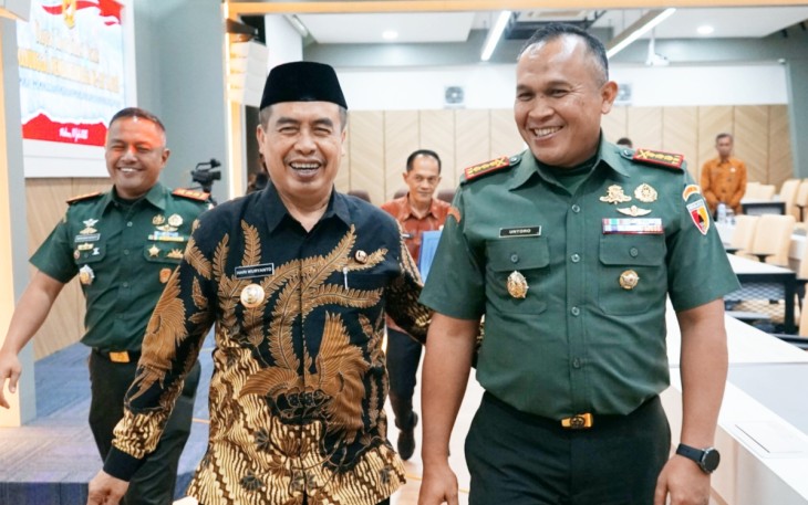 Danrem 081/DSJ Kolonel Arm Untoro Hariyanto ditemui usai mengikuti Rakornis TMMD ke-125 di Ruang IT Pemkab Madiun, Kamis (10/7/2025)