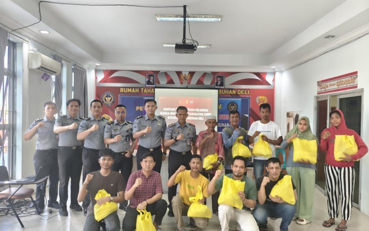 Wujud Kebersamaan dan Kepedulian Rutan Kelas I Labuhan Deli Berbagi Sembako ke Masyarakat Sekitar Rutan.