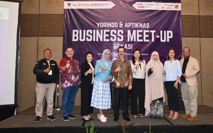 Ketum APTIKNAS Ir Soegiharto Santoso (batik tengah) saat acara Business Meet Up di hotel Aston Bekasi