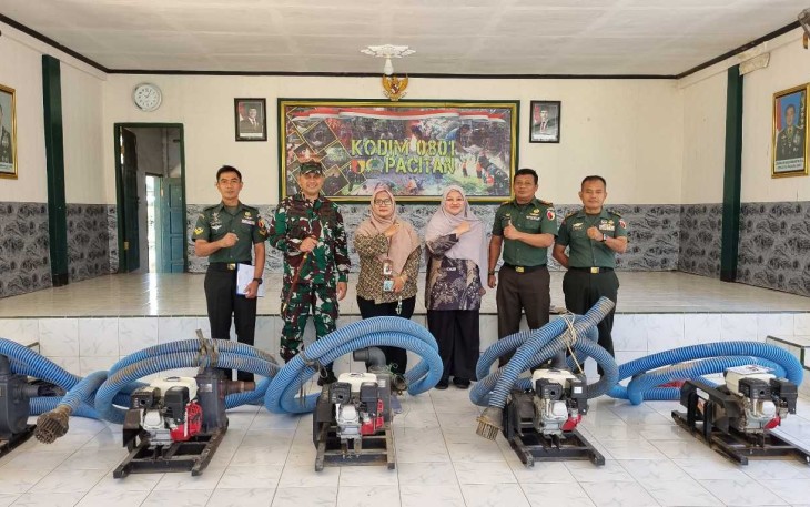 Peninjauan Alsintan Jenis Portable Water Pump di Kodim 0801/Pacitan, Rabu (6/8)