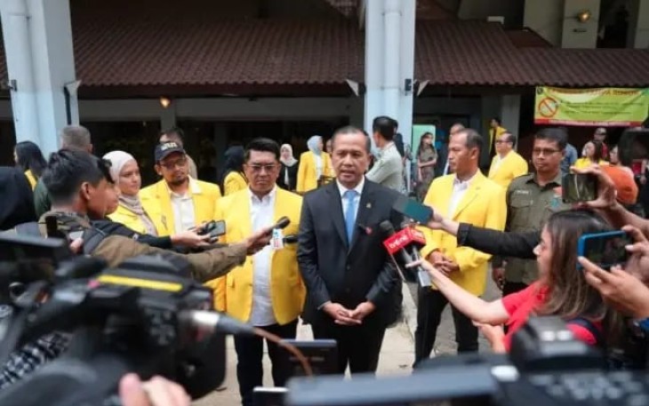 Menteri Transmigrasi M Iftitah Sulaiman Suryanagara melepas sebanyak 285 peserta Tim Ekspedisi Patriot (TEP) dari Universitas Indonesia (UI) pada Sabtu (23/8/2025)
