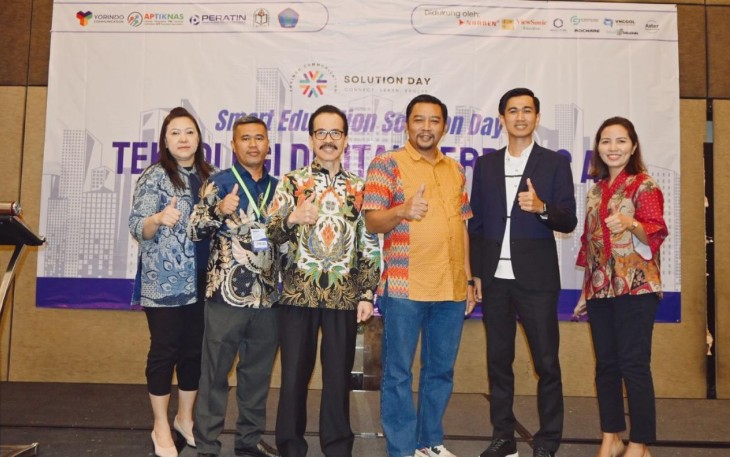 Kika: Yuliasiane Sulistiyawati, Agus Dedi Supriyadi, Soegiharto Santoso, Puguh Kuswanto, Maulis Taufik Kosasih dan Yolanda Roring foto bersama dalam kegiatan "Smart Education Solution Day" di Hotel ASTON Imperial Bekasi pada tanggal 12 Agustus 2025