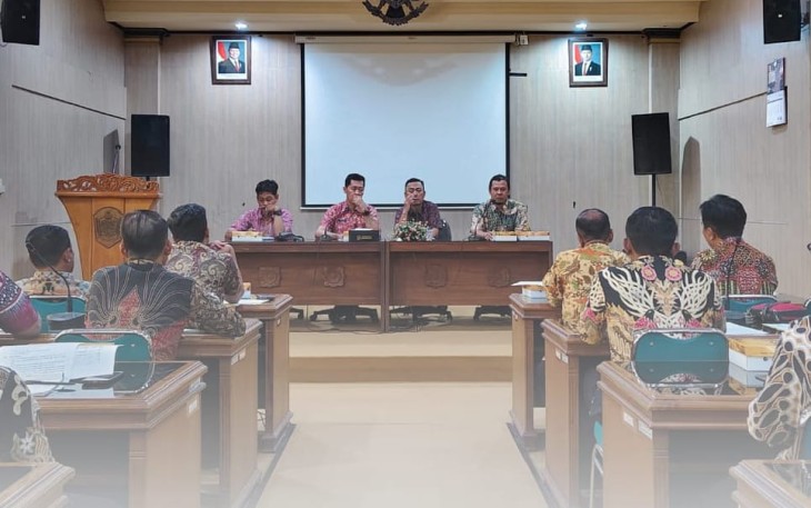 Rapat koordinasi pengisian perangkat desa, di Ruang Podang 2 Kantor Sekretariat Daerah Karanganyar, Selasa (2/9/2025).