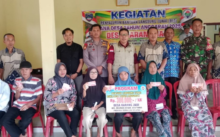 Bhabinkamtibmas Polsek Belitang III Dampingi Penyaluran BLT DD Desa Karang Jadi