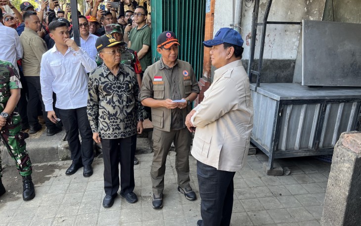 Presiden Republik Indonesia Prabowo Subianto didampingi Kepala Badan Nasional Penanggulangan Bencana (BNPB) Letjen TNI Dr. Suharyanto, S.Sos., M.M.,  melakukan peninjauan pascabanjir yang melanda wilayah Provinsi Bali, pada Sabtu (13/9)