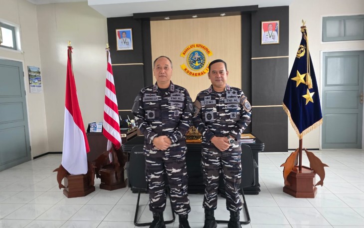 Danguspurla Koarmada III Laksamana Pertama TNI Tomi Erizal bersama Dankodaeral IX Laksamana Muda TNI Hanarko Djodi Pamungkas 