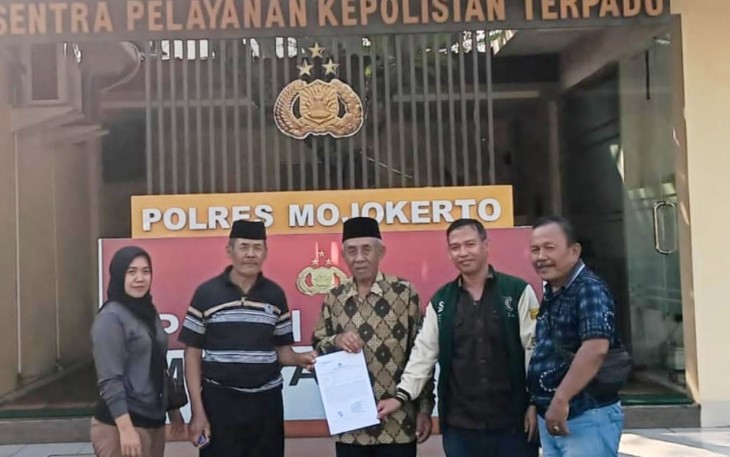Perwakilan petani usai melaporkan panitia jual beli tanah di Polres Mojokerto 