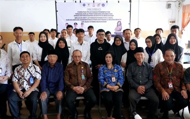Balai Besar Pelatihan Vokasi dan Produktivitas (BBPVP) Makassar bersama Dinas Ketenagakerjaan (Disnaker) Kota Makassar menyelenggarakan pelatihan kerja inklusif untuk 22 penyandang disabilitas, pada 2-11 Oktober 2025 di SMA Plus Budi Utomo Makassar, Sulawesi Selatan