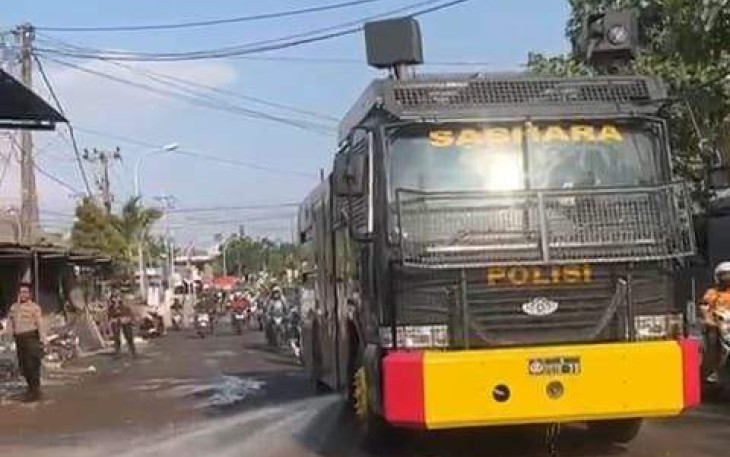 Water Cannon Satuan Samapta Polres Gresik
