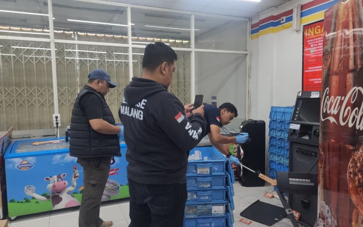 Petugas olah TKP pembobolan ATM 