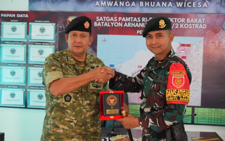 Satgas Pamtas RI-RDTL Sektor Barat Yonarhanud 2 Kostrad menerima kunjungan Tim Direktorat Jenderal Strategi Pertahanan (Ditjen Strahan) Kementerian Pertahanan Republik Indonesia