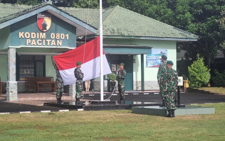 Upacara bendera prajurit Kodim 0801/Pacitan 