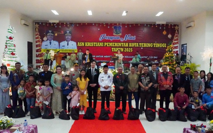 Walikota Tebing Tinggi Hadiri Perayaan Natal ASN Pemkot Tebing Tinggi 