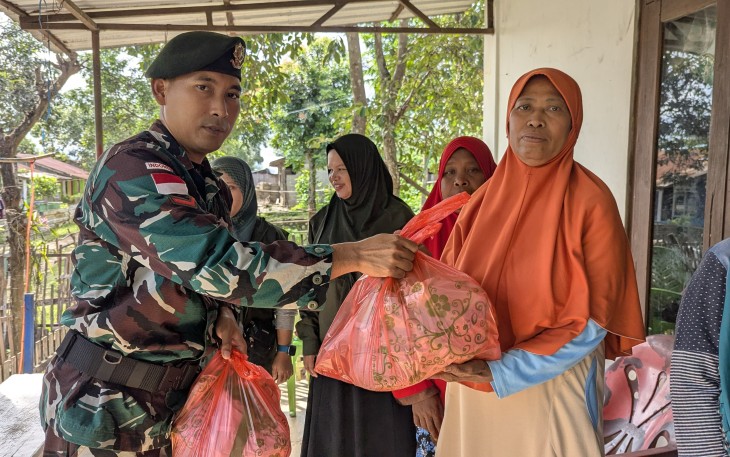 Satgas Pamtas RI–RDTL Laksanakan Jumat Berkah di Belu
