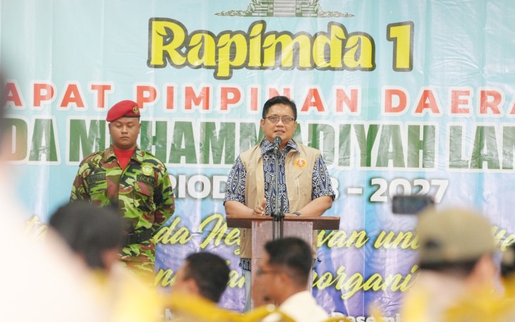 Wakil Menteri Transmigrasi Viva Yoga Mauladi saat menjadi keynote speech di Rapat Pimpinan Daerah I Pemuda Muhammadiyah Lamongan, 25/12/2025