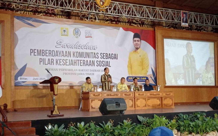 Anggota Komisi E DPRD Jawa Timur Jairi Irawan Saat Sampaikan Sambutan di Acara Sarasehan bersama Warga Blitar, Minggu 8 Juni 2025 di Hall Kampung Cokelat. (Foto : tim Klikwarta.com)