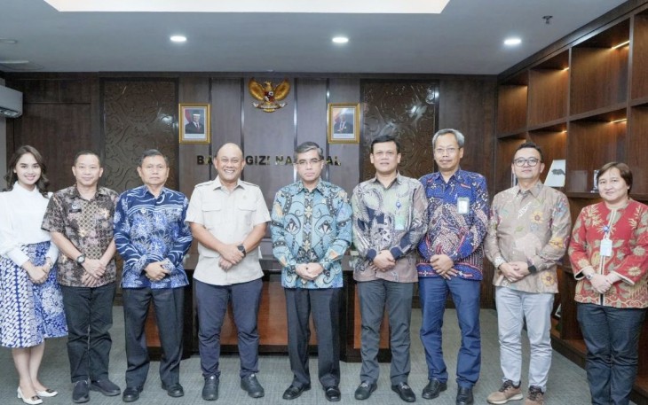 Menaker Yassierli foto bersama Kepala BGN Dadan Hindayana di Jakarta 