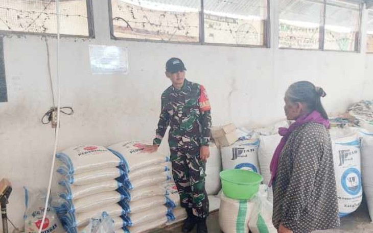 Sertu Darjono, Babinsa Tunggulwulung pantau penggilingan UD Tunggulmas 