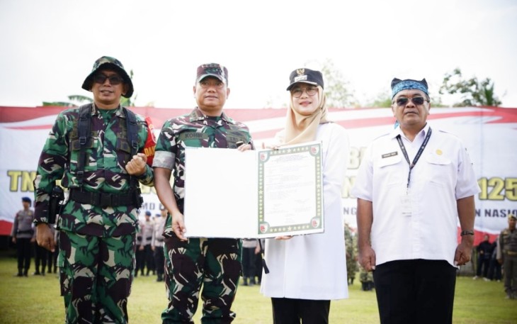 Danrem 083/Bdj Kolonel Inf Kohir bersama Bupati Banyuwangi resmi membuka TMMD ke 125 Kodim 0825/Banyuwangi, Rabu (23/7)