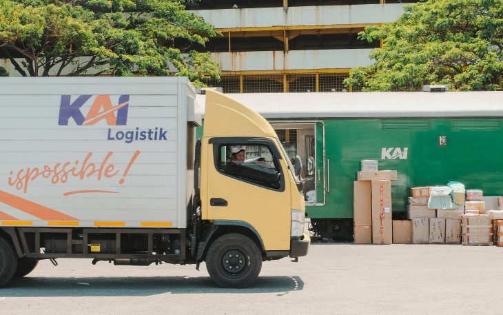 KAI Logistik Perluas Layanan Nasional KALOG Express Kini Layani Pengiriman Paket dan Barang Elektronik ke Seluruh Indonesia.