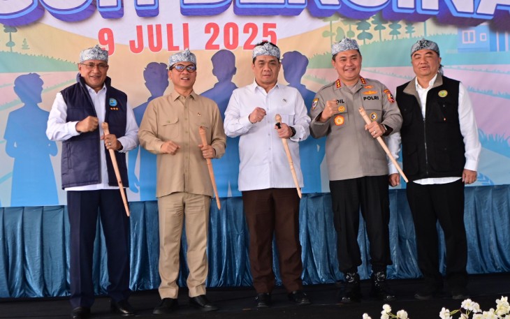 Pencanangan program Desa Bersinar Menuju Garut Tangguh Bersinar di Kecamatan Cibalong, Kabupaten Garut, Rabu (9/7/2025).