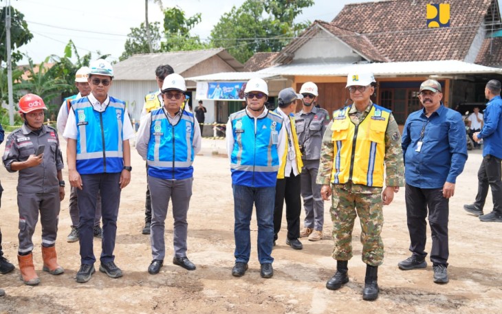 Menteri Pekerjaan Umum, Dody Hanggodo, meninjau progres pembangunan Jalan Tol Yogyakarta-Bawen Seksi 1 Sleman - Banyurejo pada Kamis (27/2/2025)