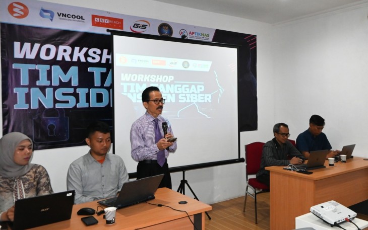 Workshop bertajuk “Threat-To-Action (T2A): Kolaborasi Penanganan Insiden Siber Tahun 2025” yang digelar di Kantor APTIKNAS, Jakarta Barat, kamis, 18 Desember 2025.