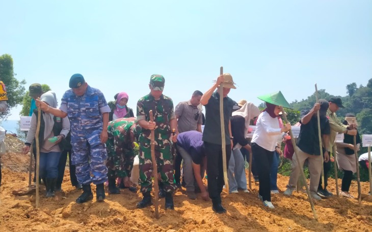 Dandim 1430/Konut Hadiri Penanaman Padi Gogo di Desa Wisata Otole, Kecamatan Lasolo, Minggu (31/8/2025).
